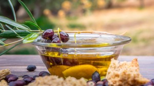 Anne Diamond explores the benefits of the Mediterranean diet with Dr. Simon Poole