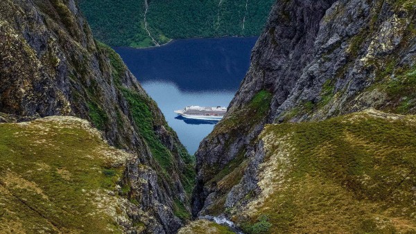 Named "World's Best" for Oceans, Rivers & Expeditions​