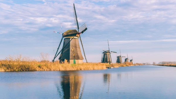 Delve into the famous windmills of Kinderdijk with Jan-Willem de Winter