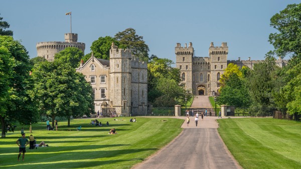 Tour Windsor Castle’s Royal Library with guest lecturer Oliver Everett