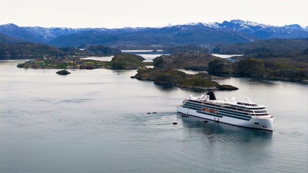 Explore the polar regions with Viking expedition experts