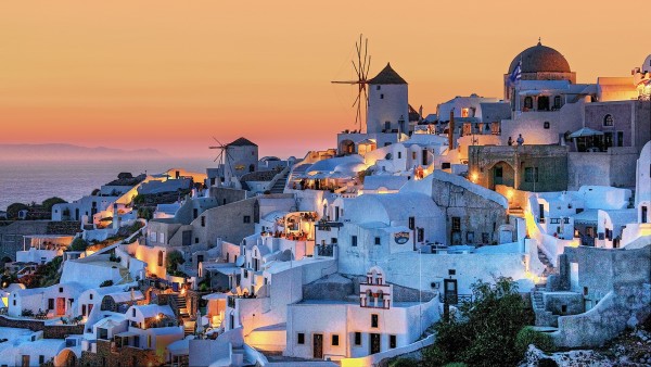 Explore Santorini with Vangelis Zervogiannis