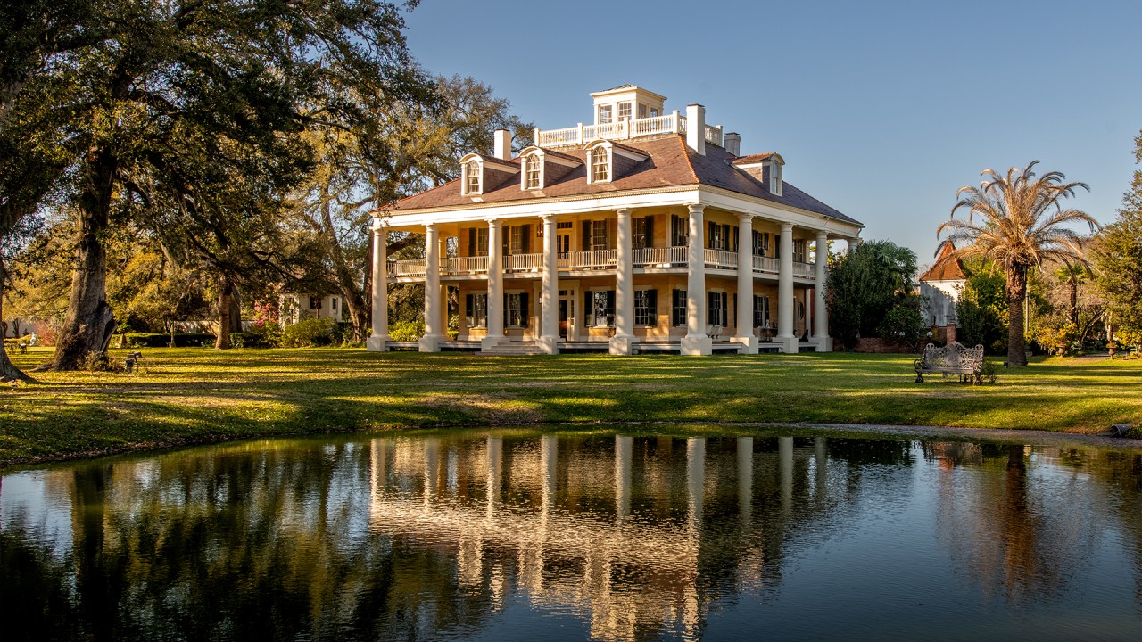 Explore Houmas House in Louisiana with owner Kevin M. Kelly)