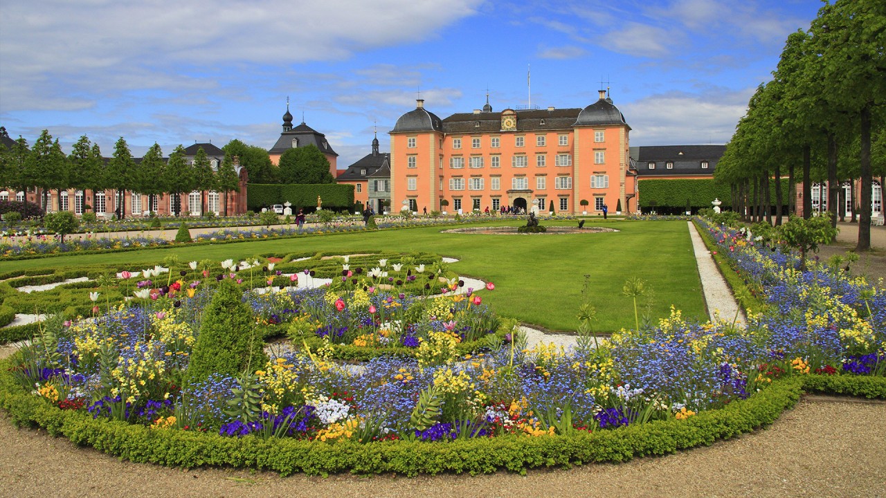 Explore the ornate gardens of Germany’s Schwetzingen Palace with Jan Enss